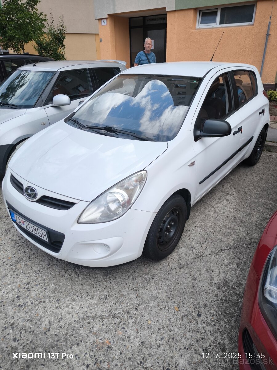 Predam HYUNDAI i20, r.v. 2011,