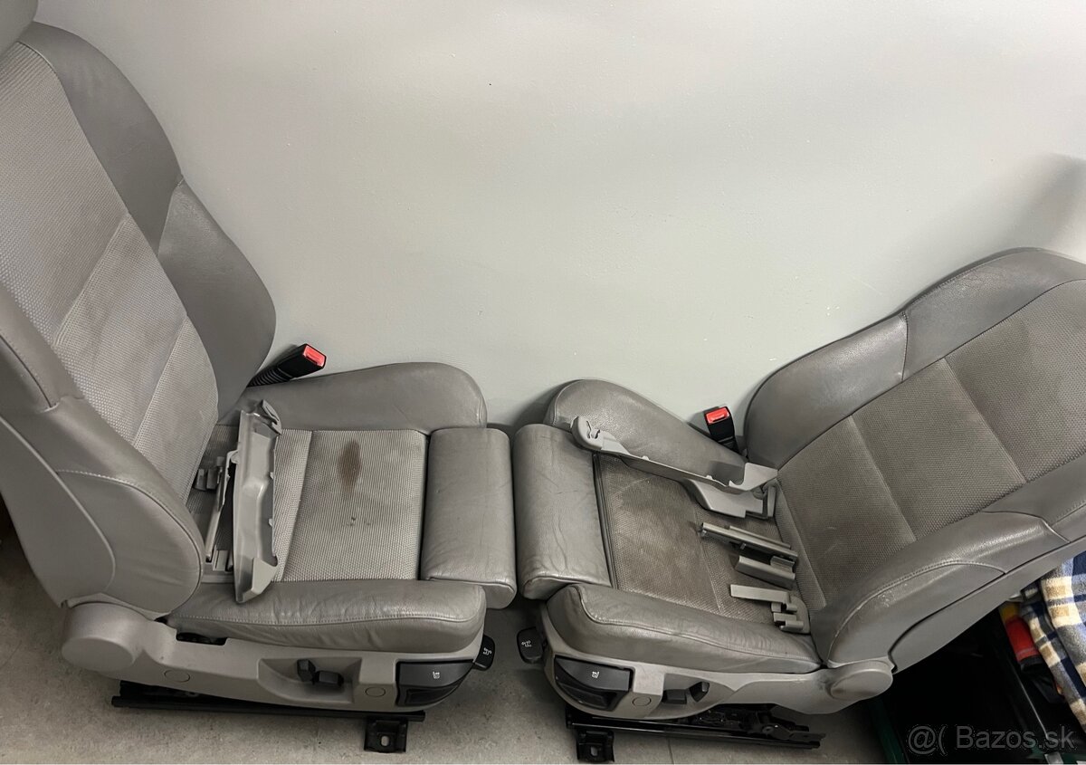 BMW E60 polokožené sedačky