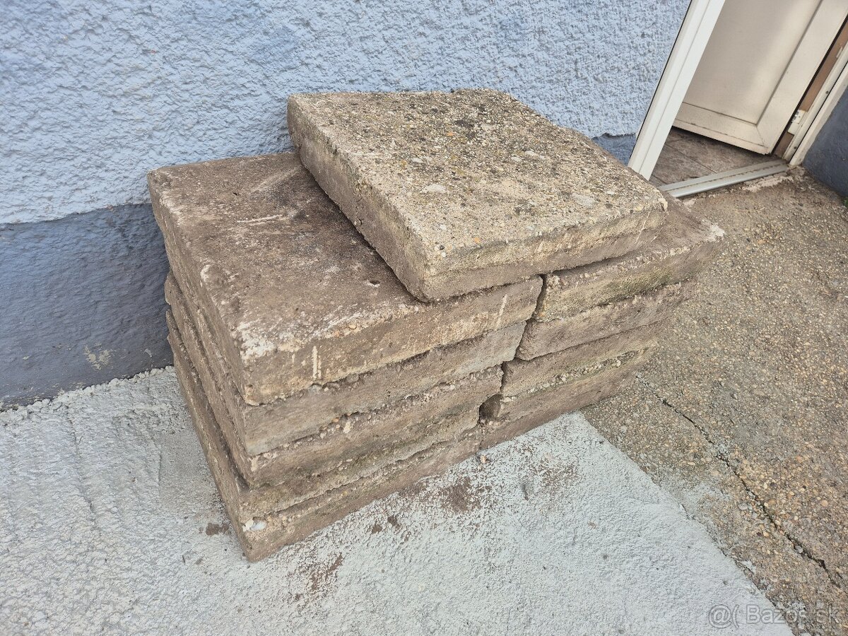 Predám betónové kocky 50x50x10cm