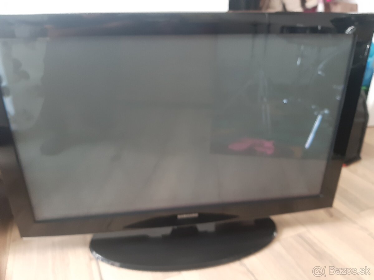 TV Samsung 107