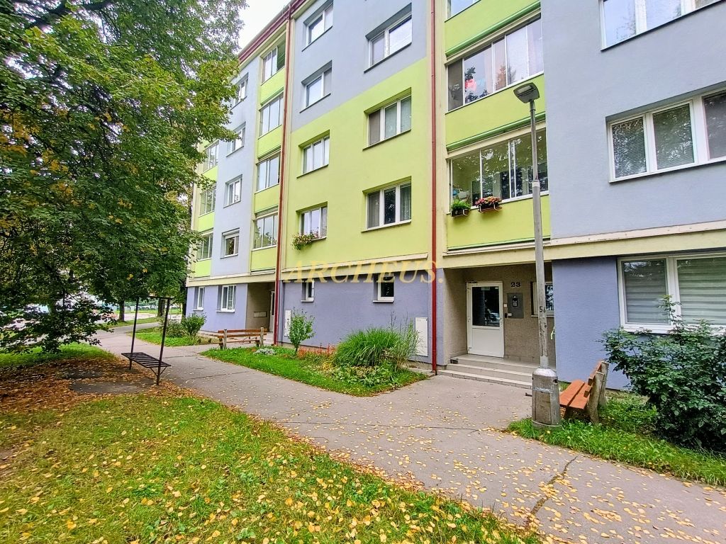 NA PREDAJ 3 IZBOVÝ BYT, 64M2, KALINČIAKOVA ULICA, SENICA