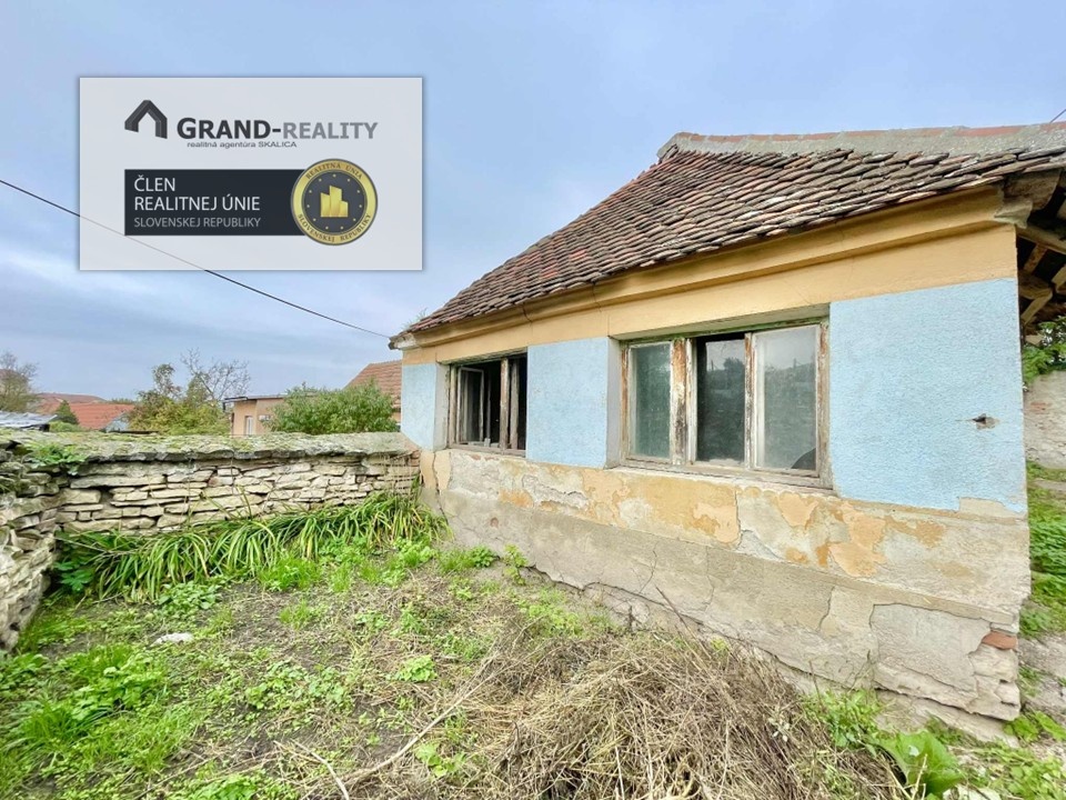 Na predaj starší dom so slnečným pozemkom v meste Holíč