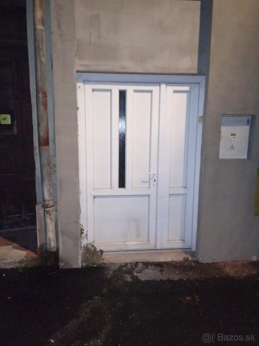 Plastove dvere biele