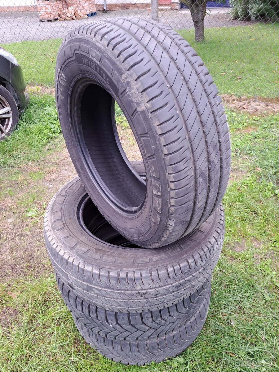 225/65 R16 C
