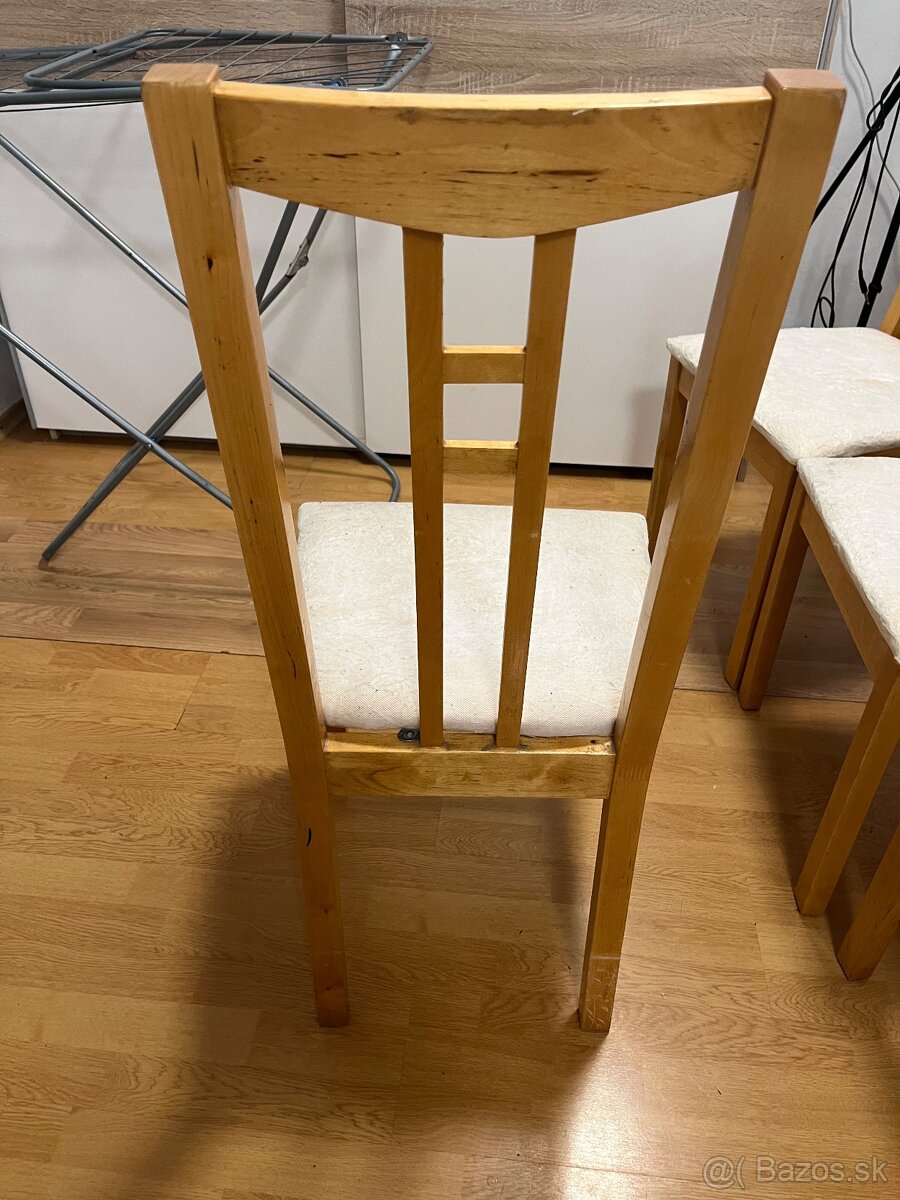 Stôl +4 stoličky