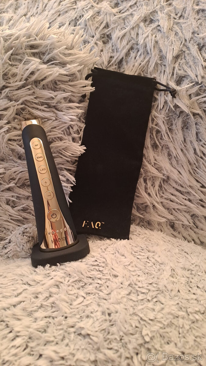 Foreo FAQ 103 omladzujúci prístroj s diamantmi