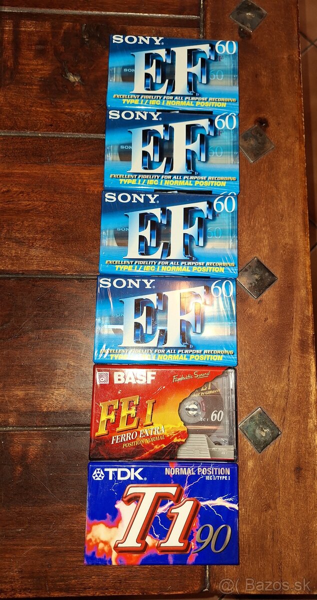 Čisté nerozbalene magnetofonove kazety.