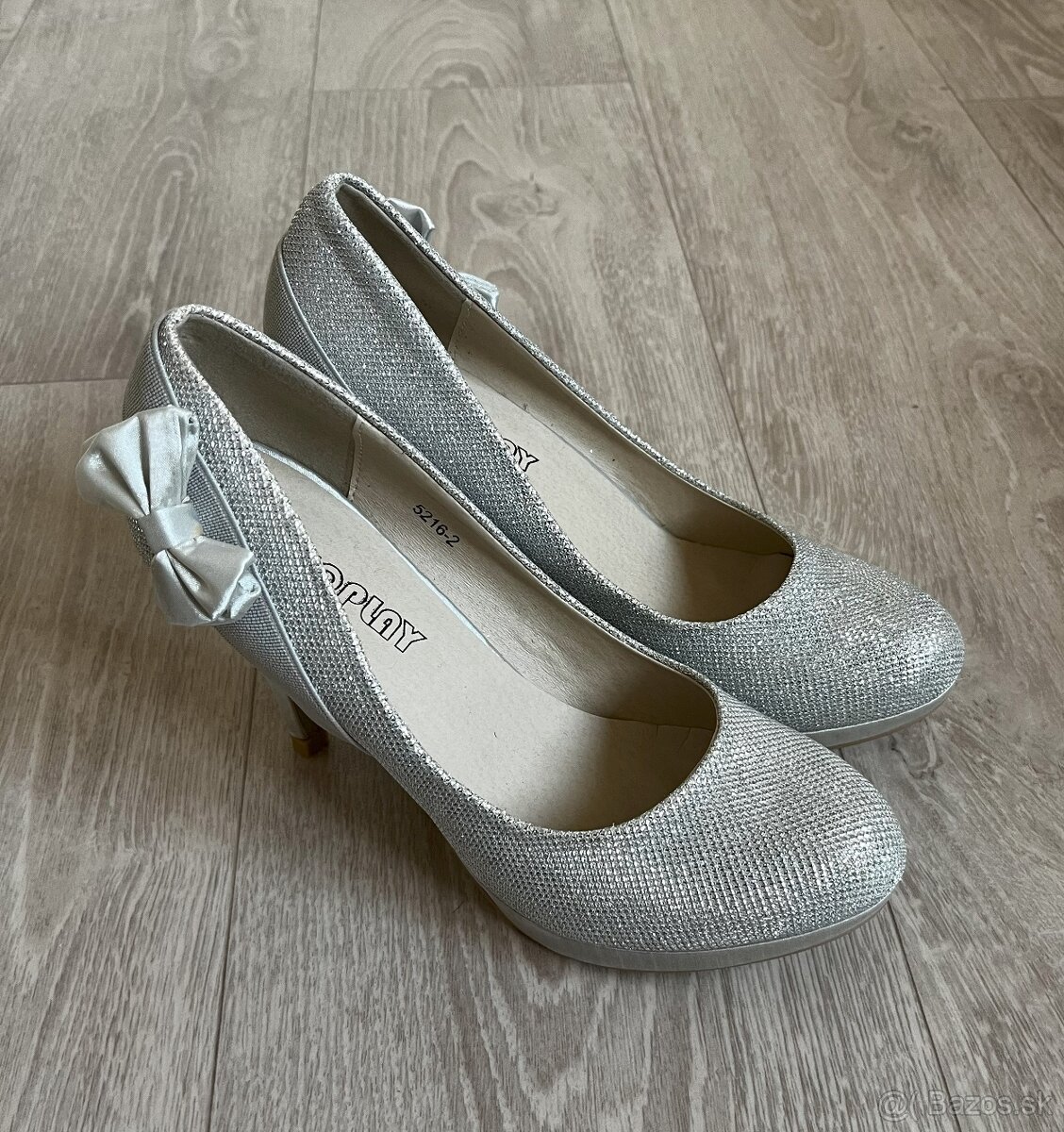 lodičky striebornej (trblietavej) farby č. 40