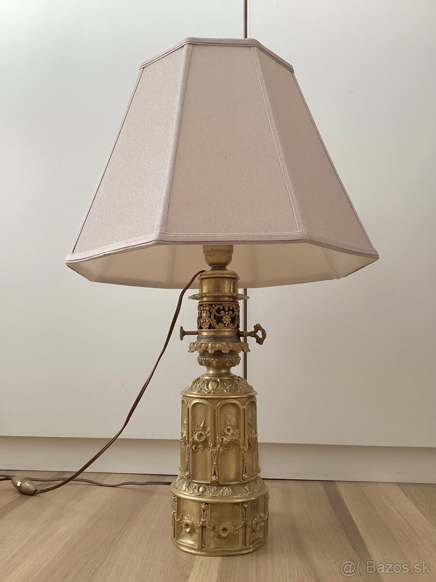 Lampa neogotický štýl