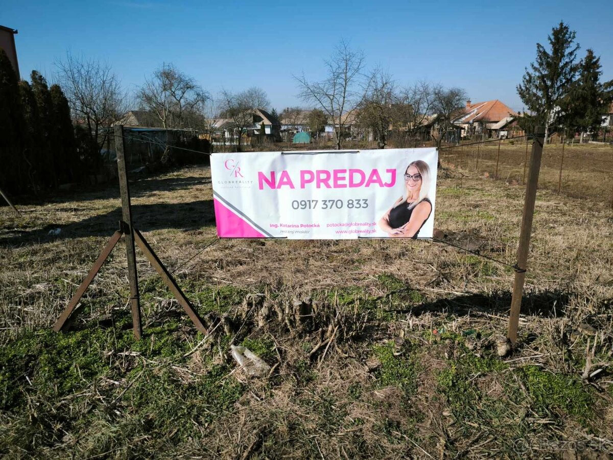 STAVEBNÝ POZEMOK Pohronský Ruskov
