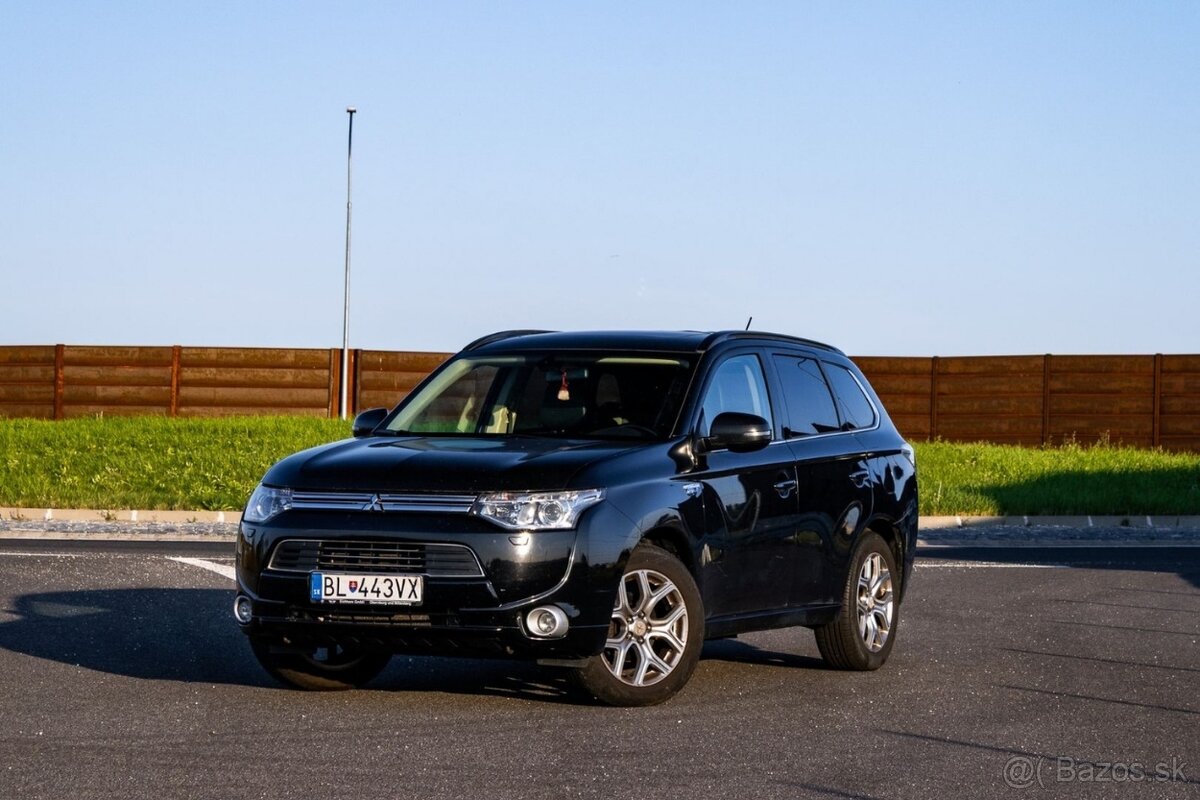 Mitsubishi Outlander Hybrid 2013