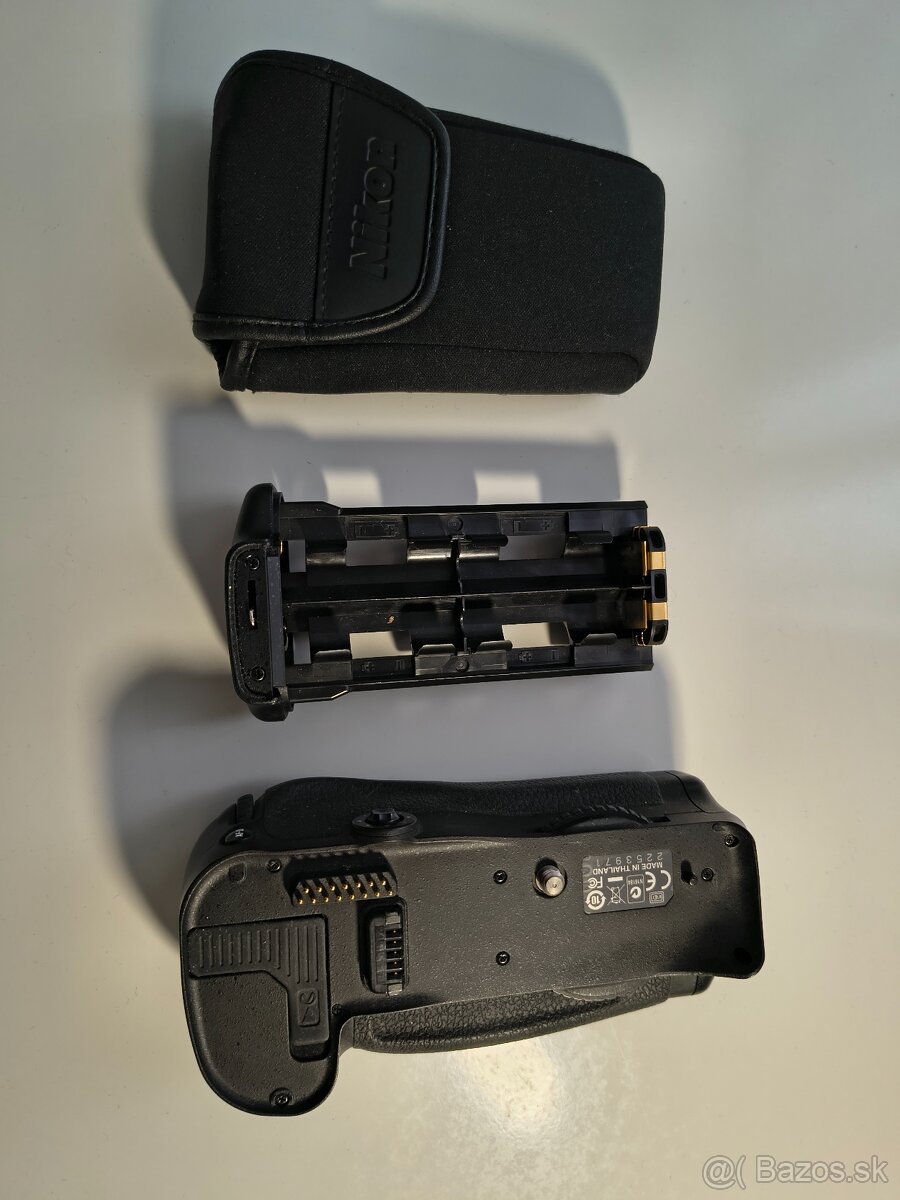 Nikon MB-D10 battery grip