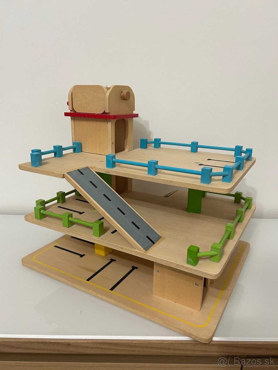 Predám drevené hračky - detská garáž