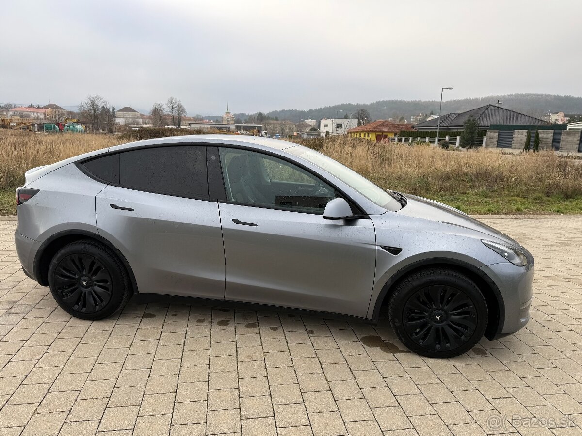 Tesla Model Y Long Range AWD – 2024, QuickSilver, ťažné,