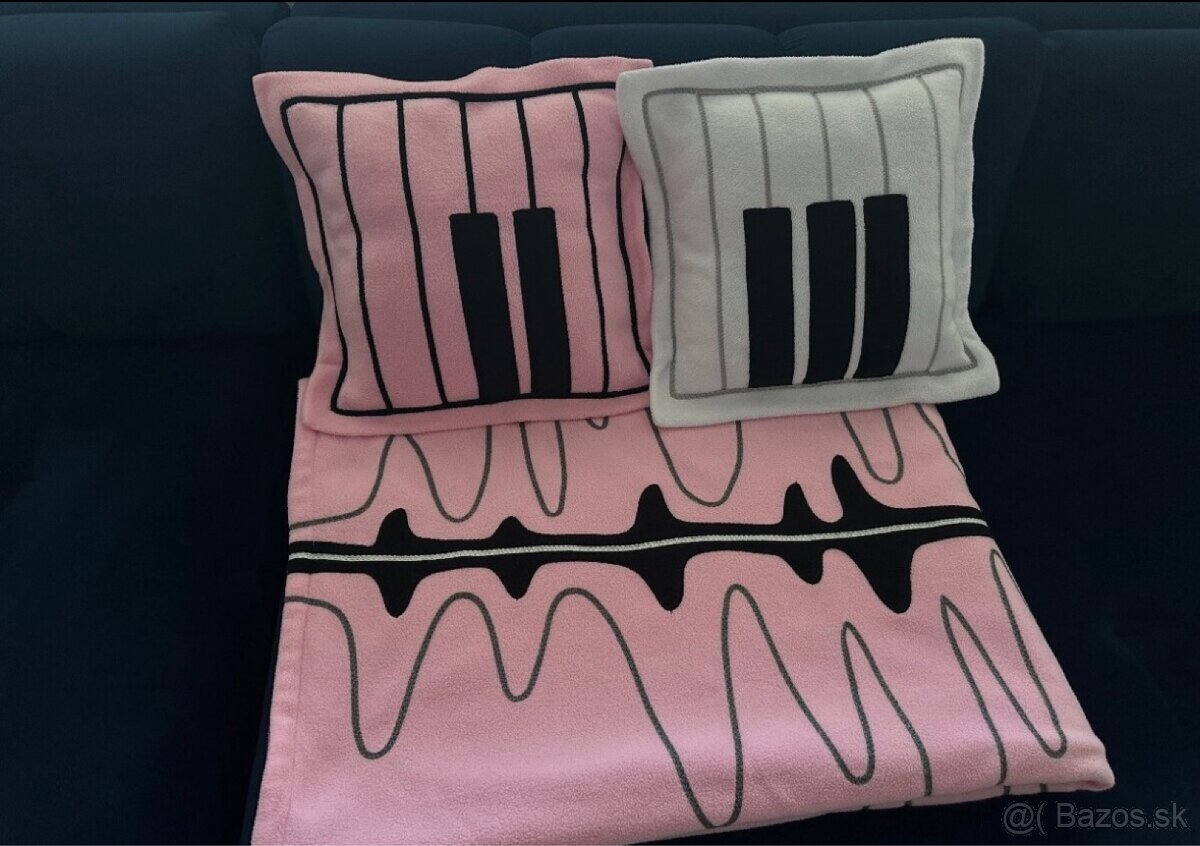 Prehoz / deka na posteľ