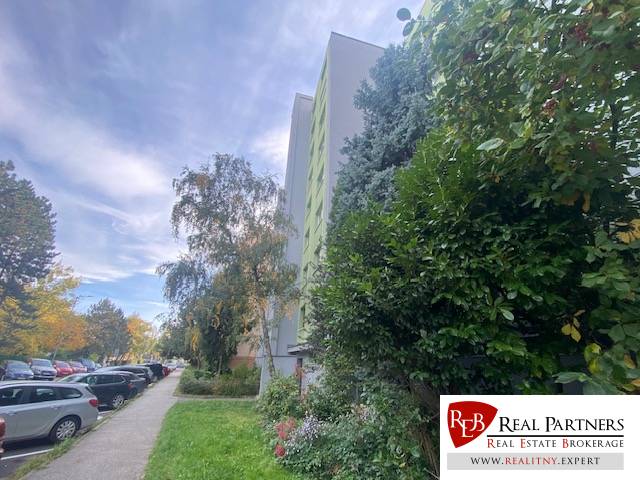 REB.sk Predaj 4 izbový byt, 79 m2, Pekníkova ul, Dúbravka, B