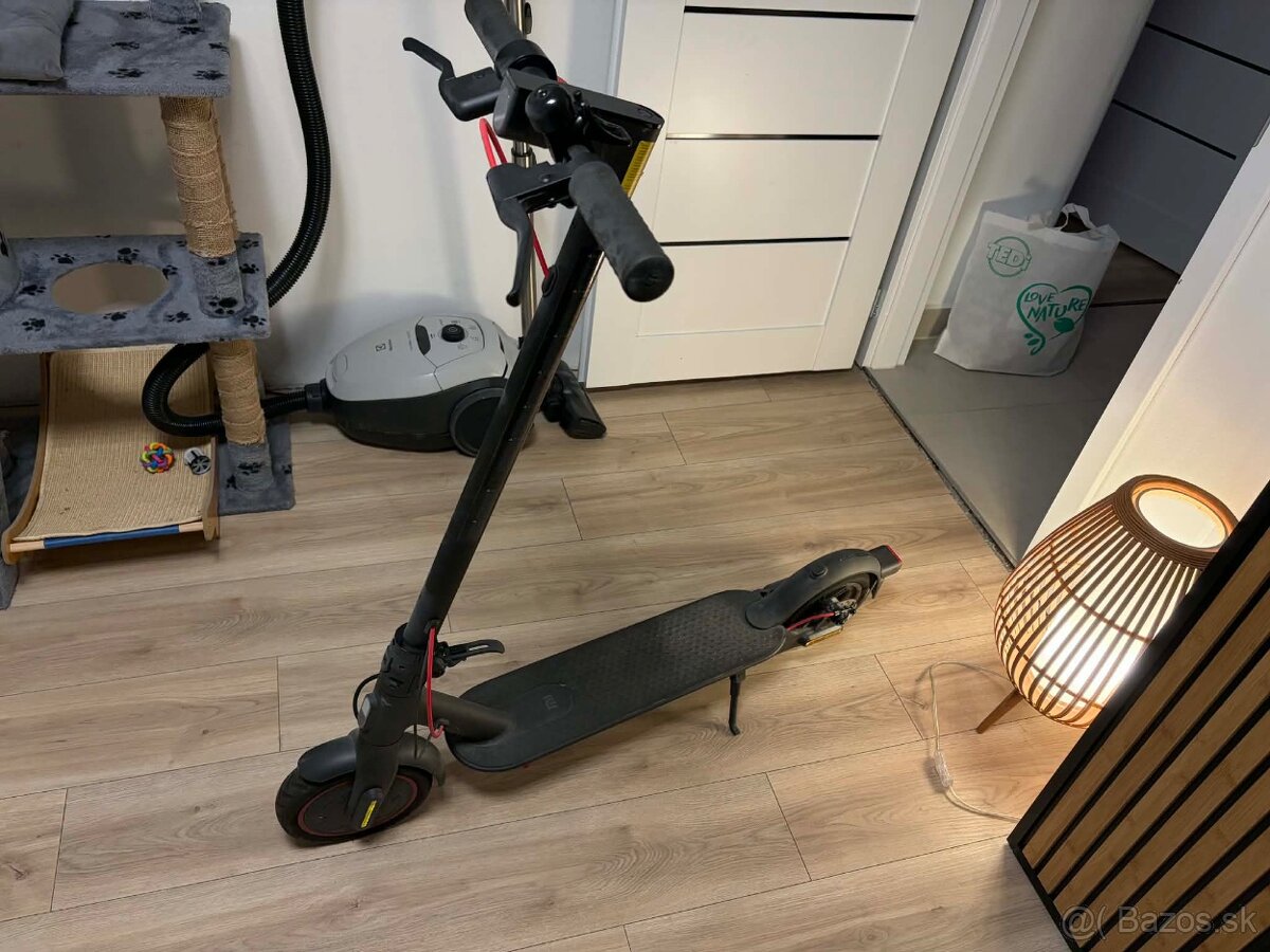 Xiaomi Mi Electric Scooter Pro 2