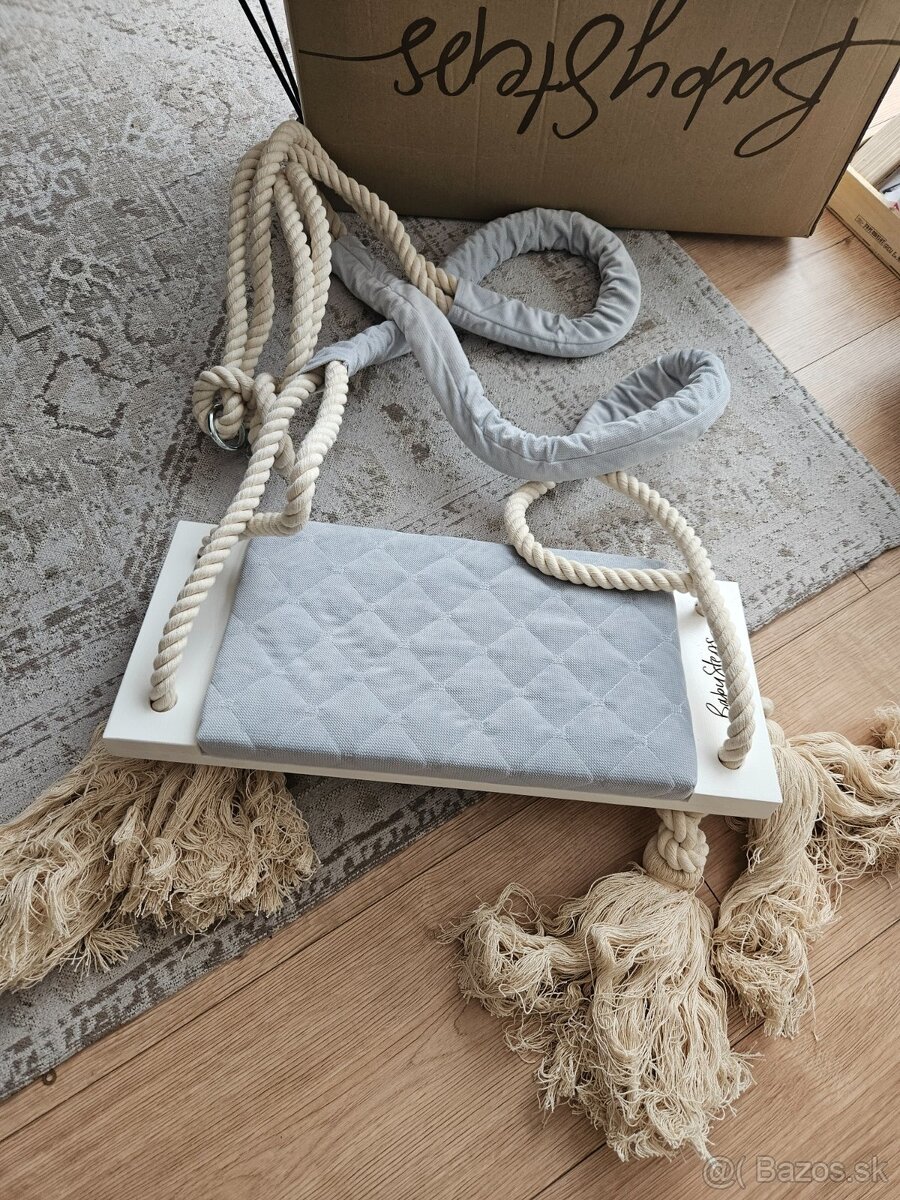 Drevená hojdačka svetlosivá NOVÁ