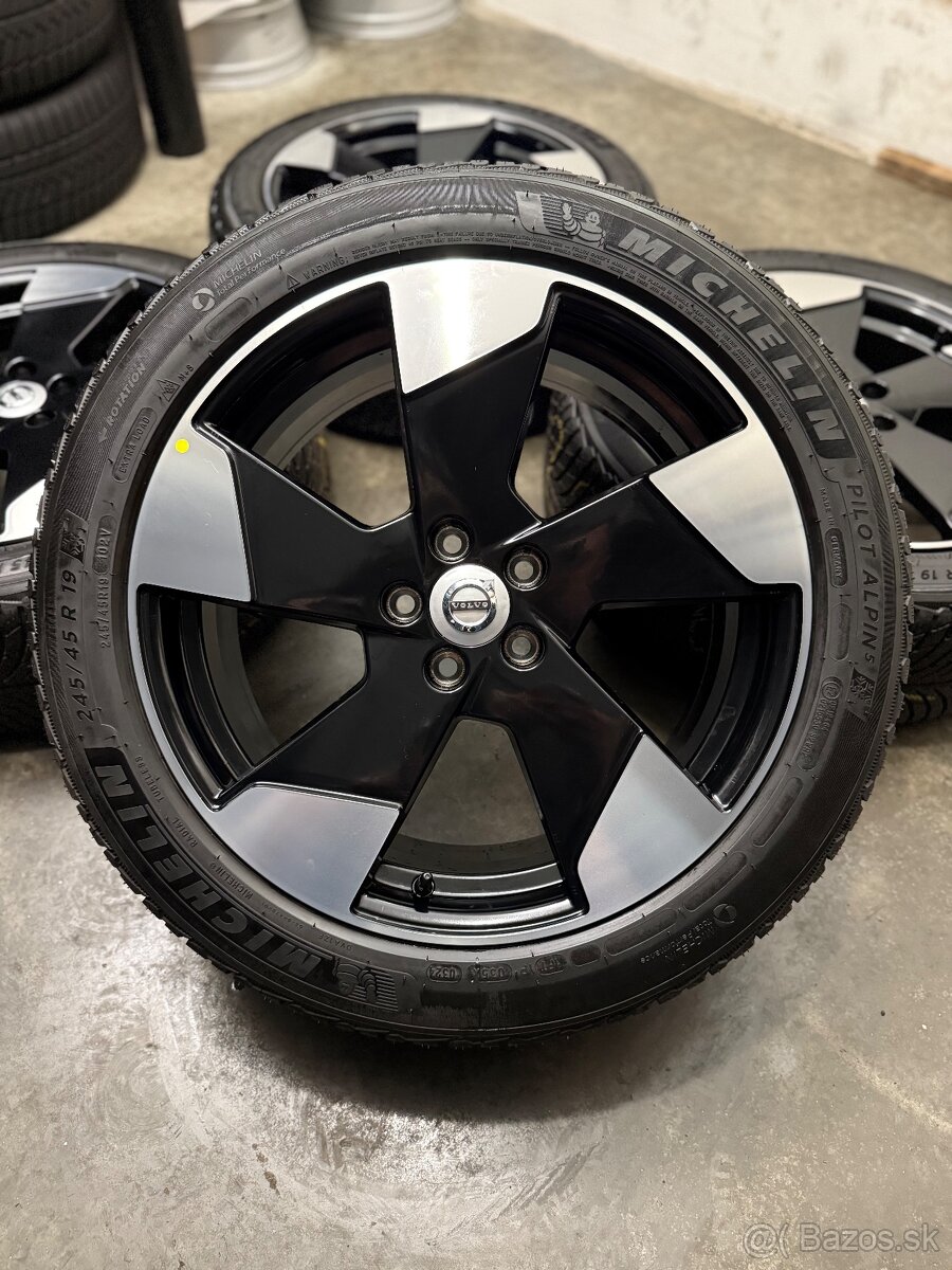 Zimná sada Volvo 5x108 R19 , 245/45/19 Volvo EX30