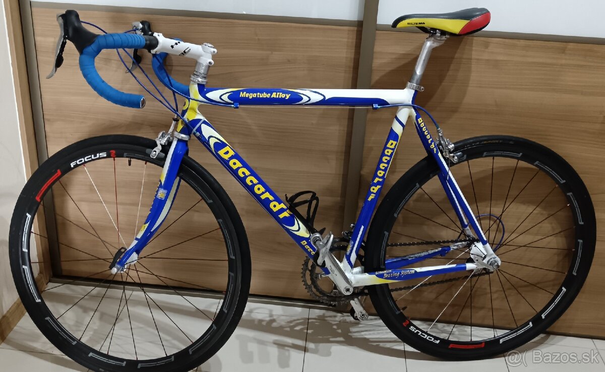 Cestný bicykel