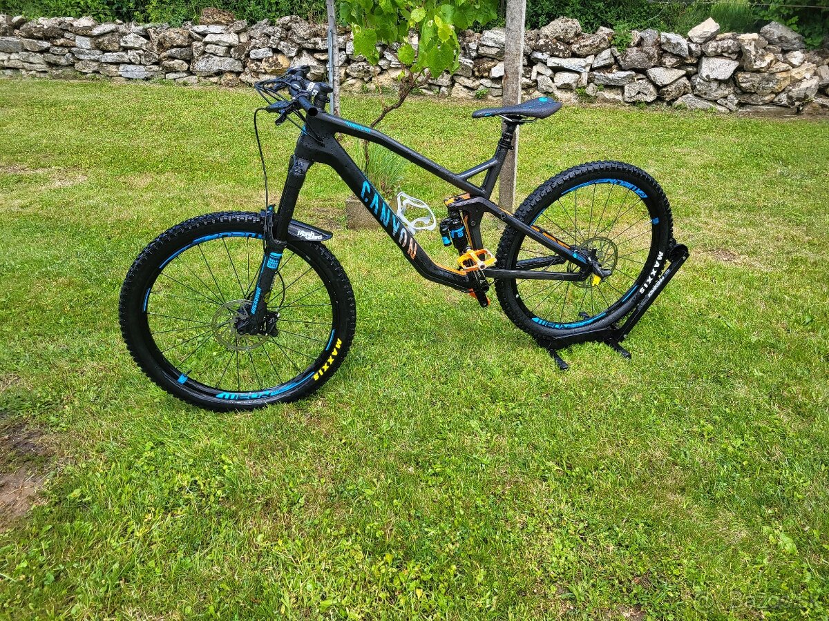 Canyon strive cf carbon celoodpružený bycikel