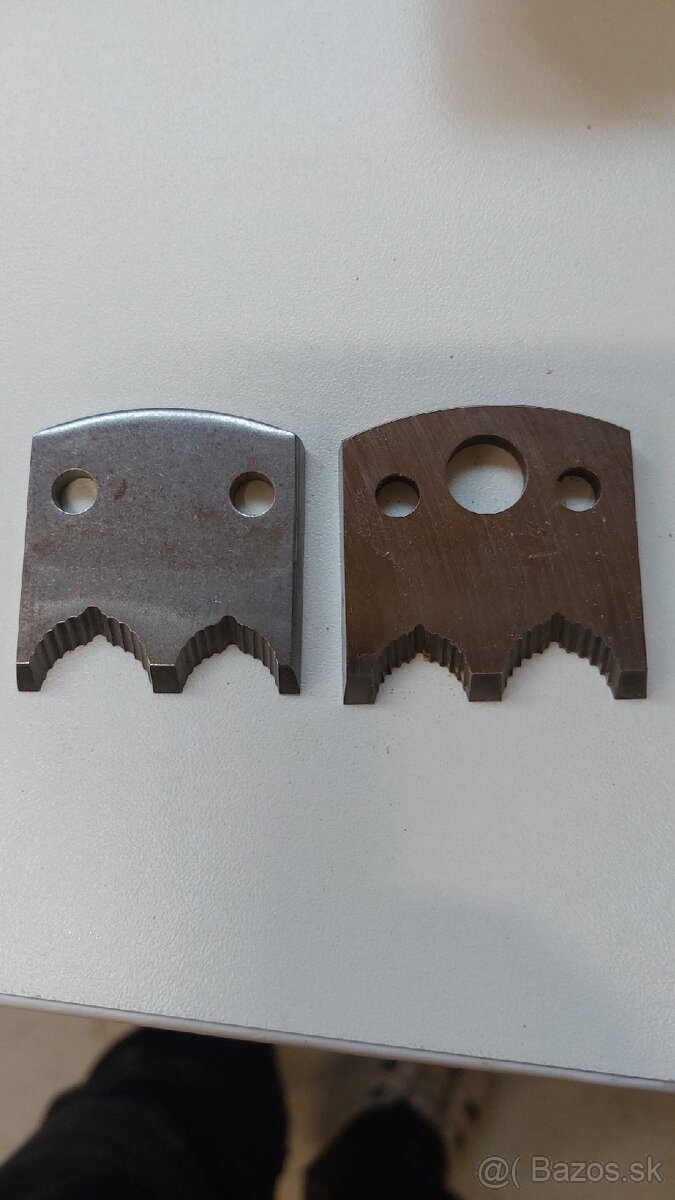 Nože na domino