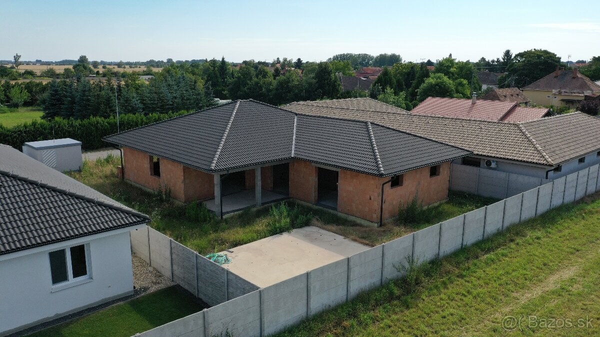 4 IZBOVÝ RODINNÝ DOM V SLEPEJ ULIČKE PRI DUNAJSKEJ STREDE