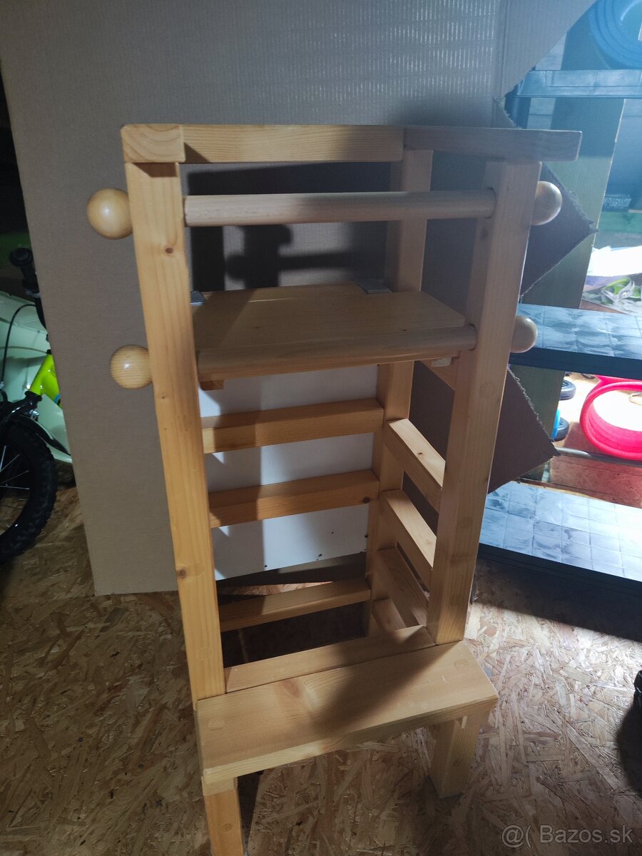 Učiaca veža a detská stolička v 1