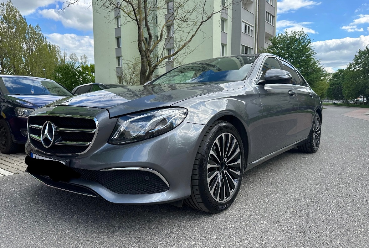 Mercedes Benz E-Class Sedan 220d (2019)