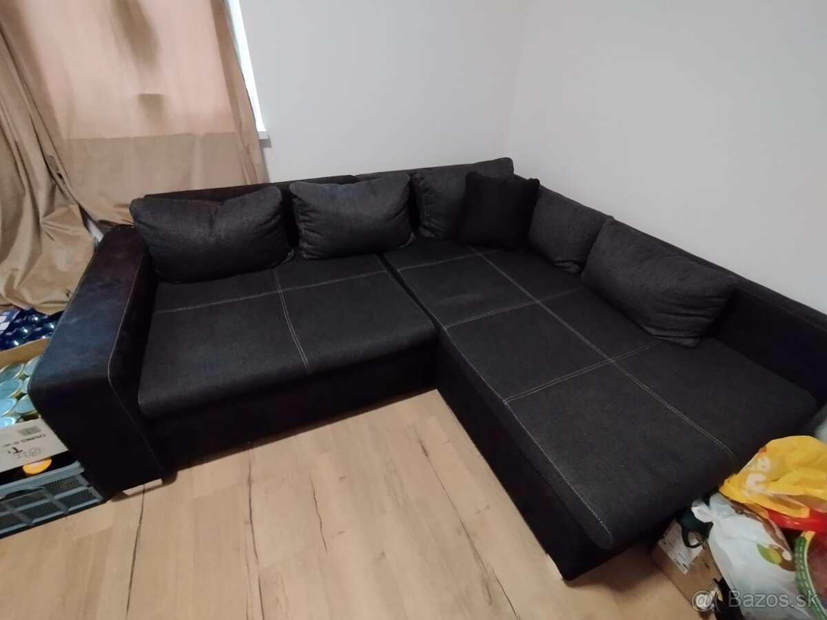 Predám málo využívaný gauč bez poškodení.