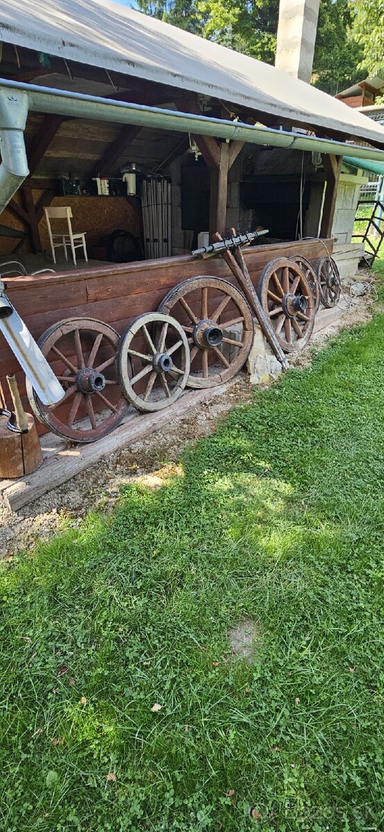 Predám kolesa na voz a staré brany