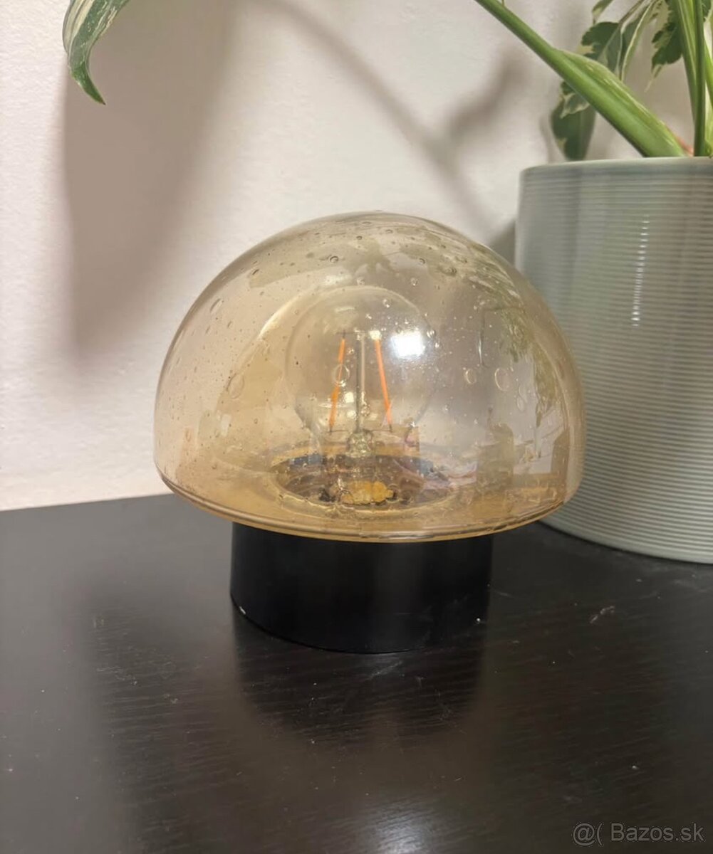 Dizajnová lampa v tvare hríbu