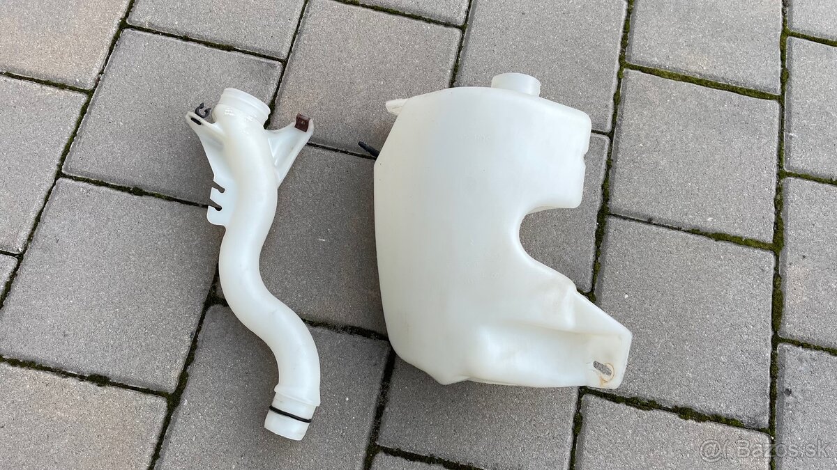 Peugeot Partner nádrž na vodu do ostrekovačov