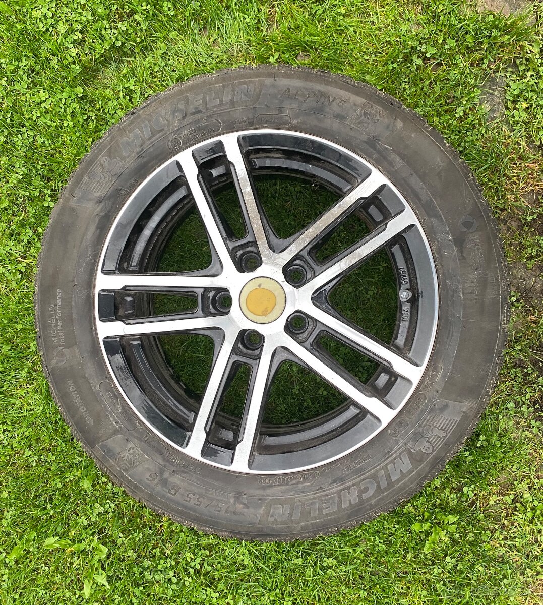 Predám sadu zimných pneumatík 5x108 215/55 R 16