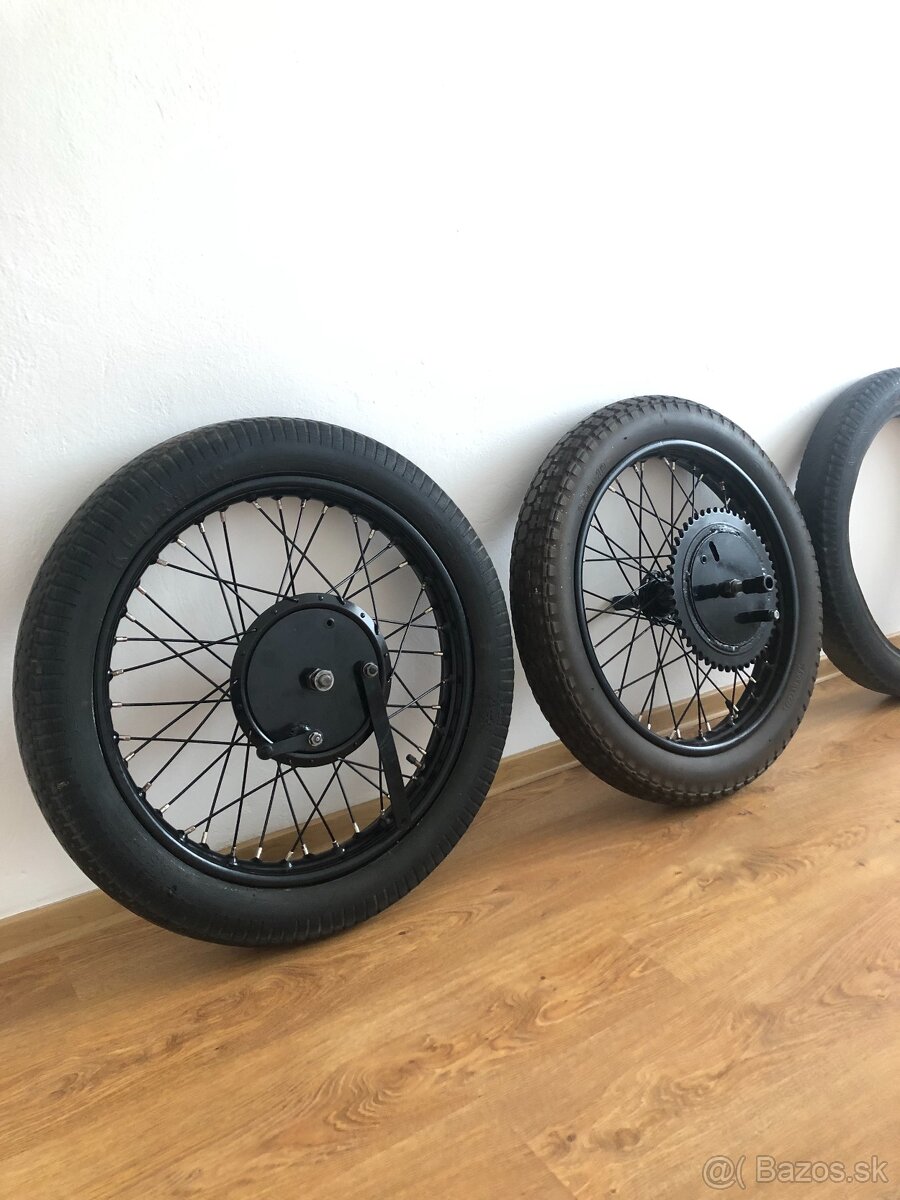 KOLA NA STARÝ MOTOCYKL ARIEL 500 a 557 PO RENOVACI