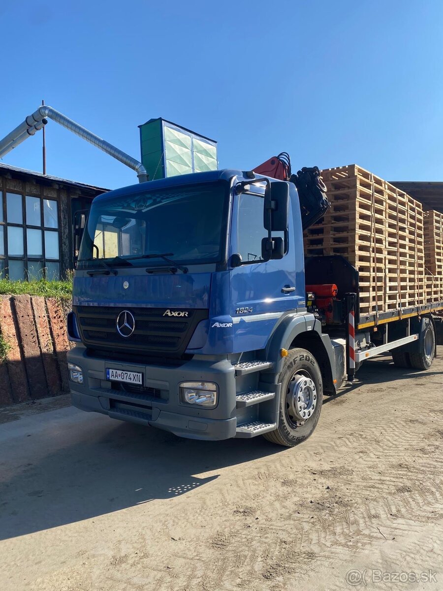 Autodoprava s hydraulickou rukou