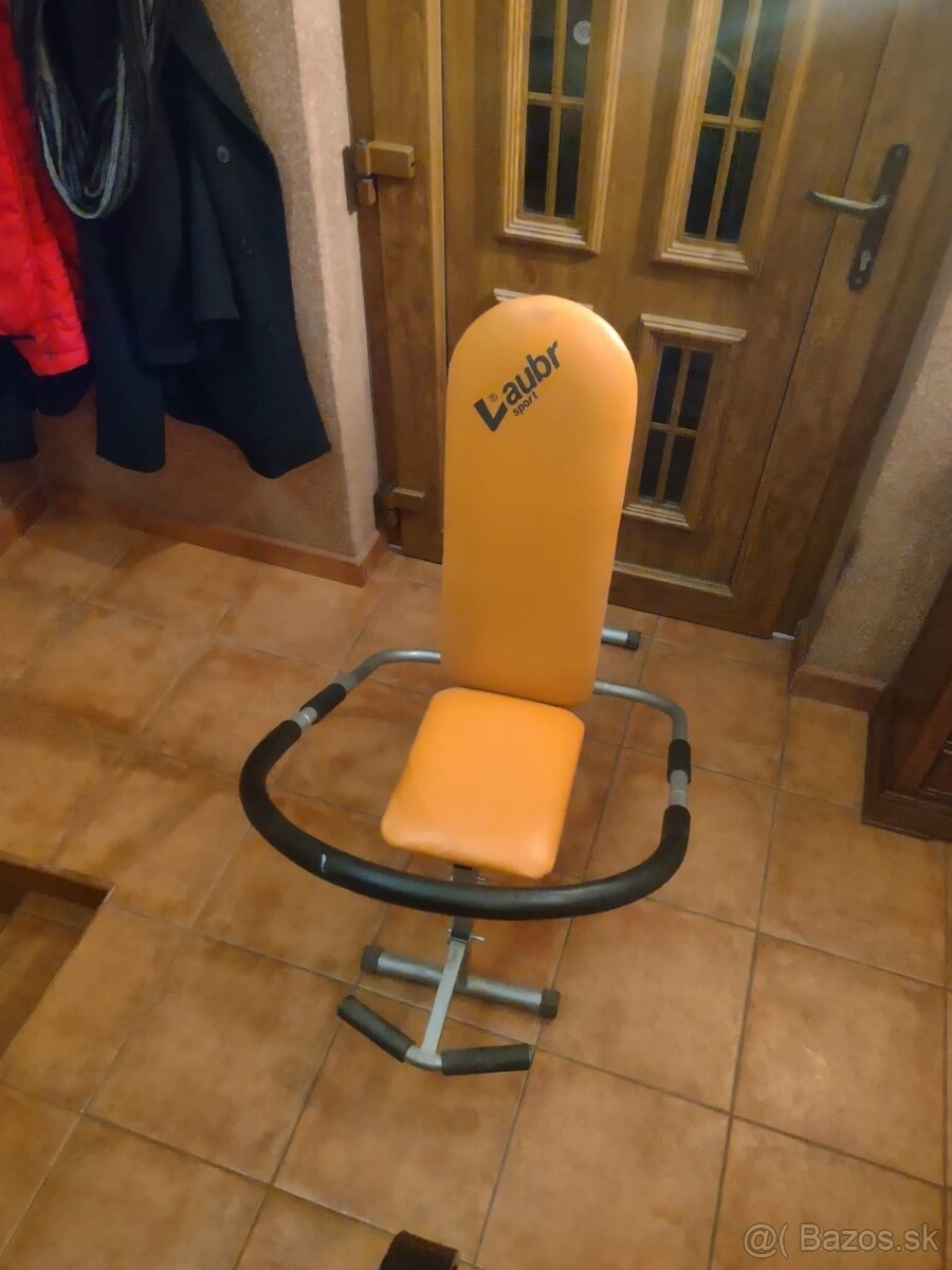 Posilňovacia lavička na brušáky