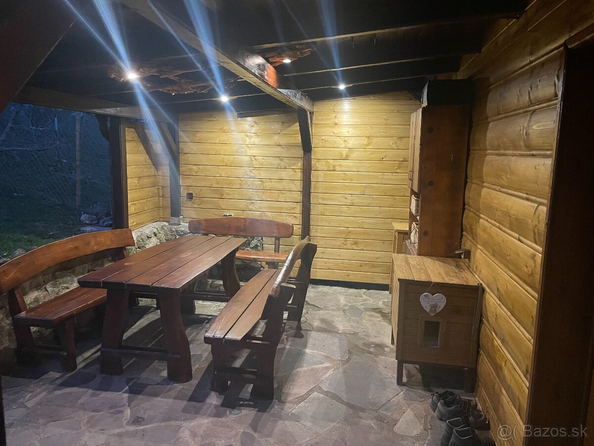 Drevené zahradné sedenie