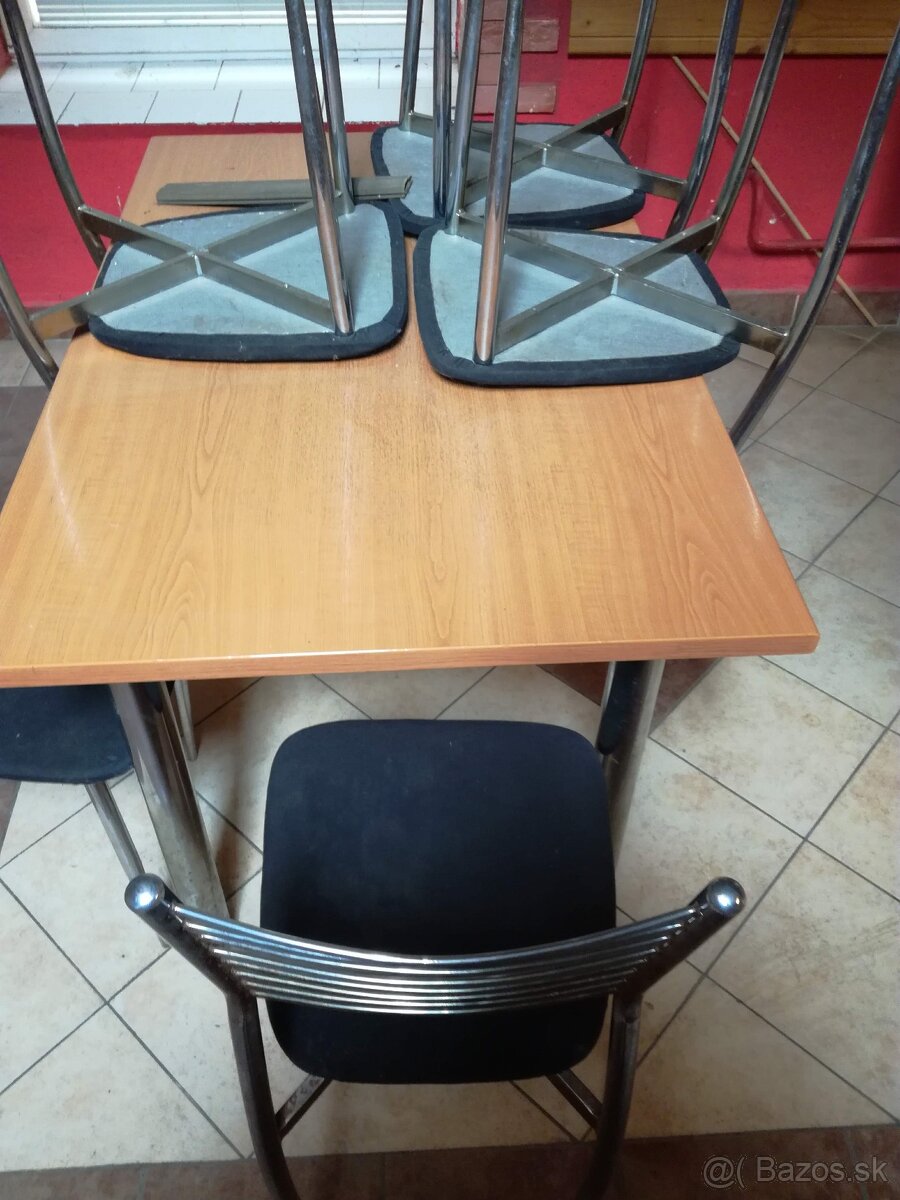 Reštauračne stoly a stoličky