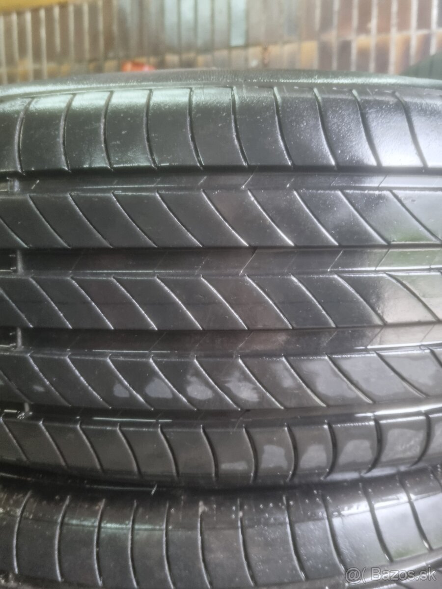 Letne pneu 215/65R17