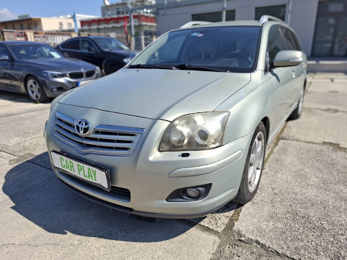 Toyota Avensis Combi 2.2 D-4D Lux
