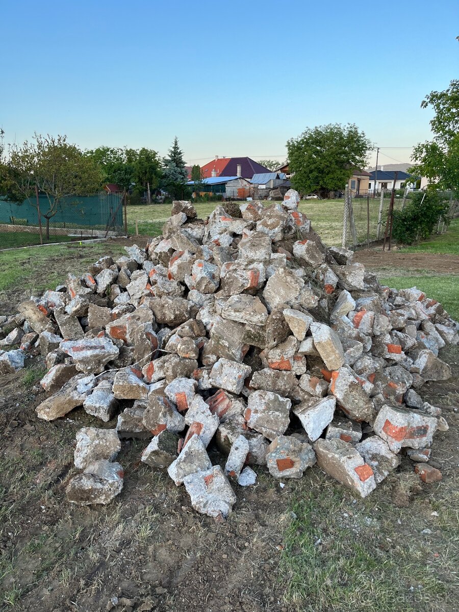 Betóny a betónová suť Práznovce
