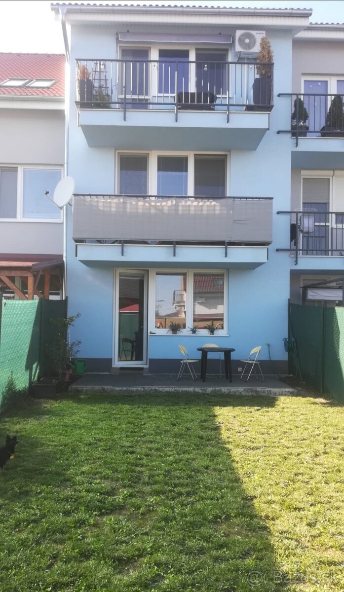 Na predaj 1-izbový byt so záhradou a parkovacím miestom – Sl