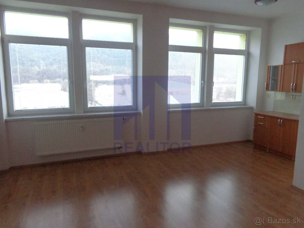 Prenájom jednoizbový byt, 32 m2, Banská Bystrica, Majer.