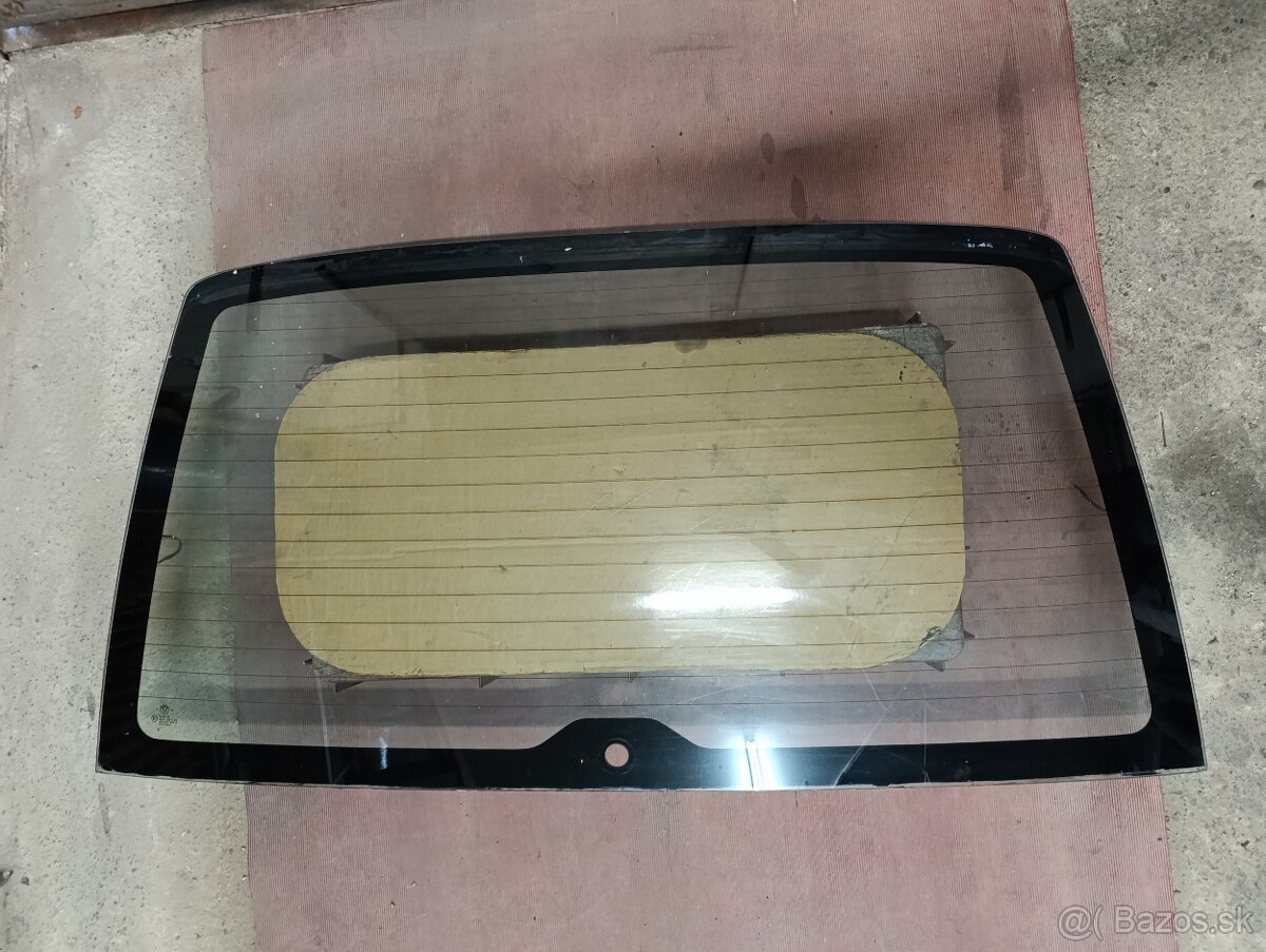 E30 Touring zadné sklo