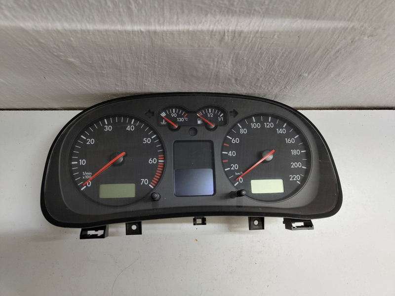 Tachometer VW Golf IV 1J0920821 30€