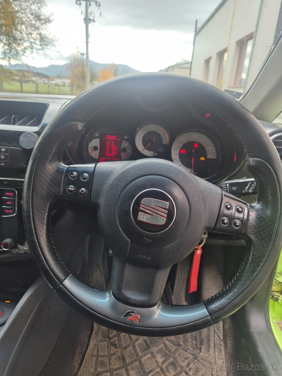 Predám trojramenny kožený volant s airbagom pre Seat leon FR