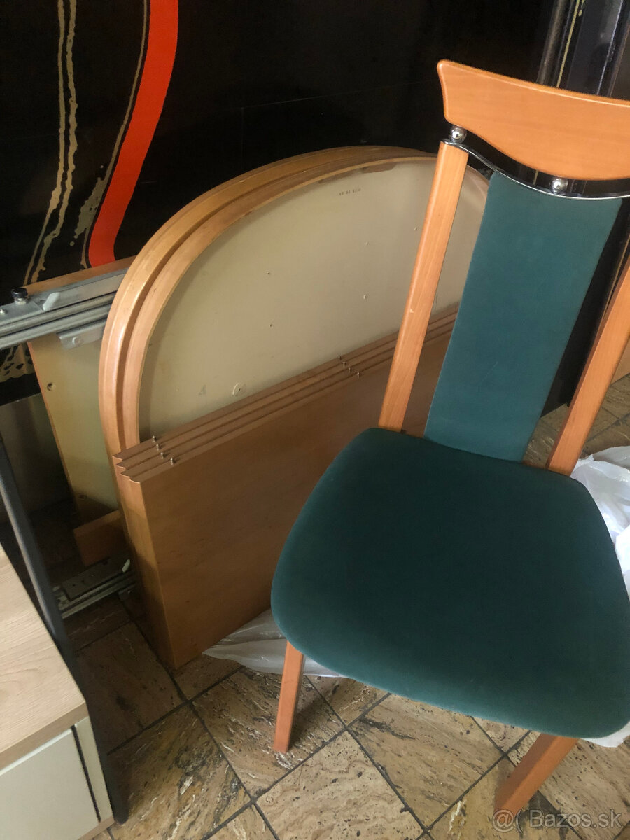 Rozkladací jedálenský stôl