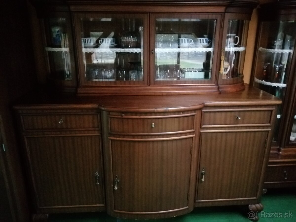 Príborník, stôl a stoličky