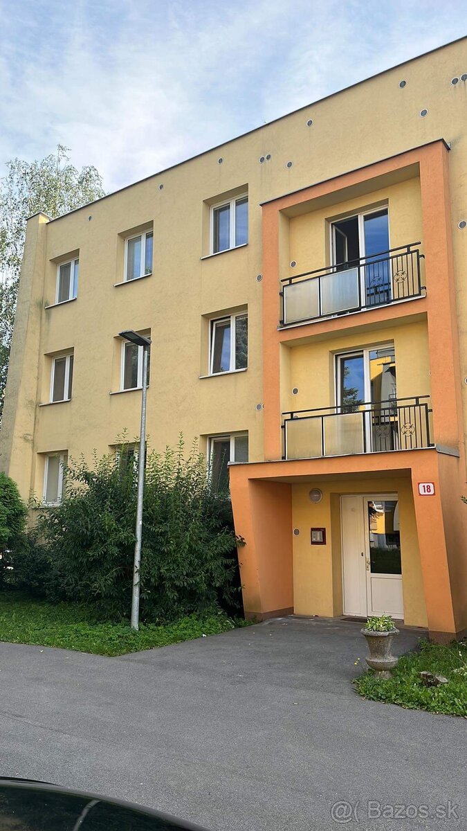 3izbovy tehlový byt Prešov Solivar